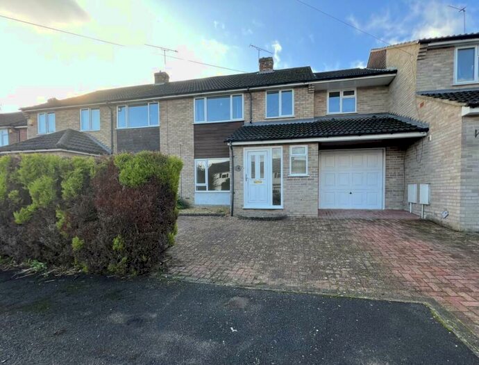 4 Bedroom Terraced House To Rent In Henley Gardens, Yateley, GU46