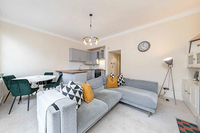 2 Bedroom Flat To Rent In Agate Road, Brackenbury Village, W6