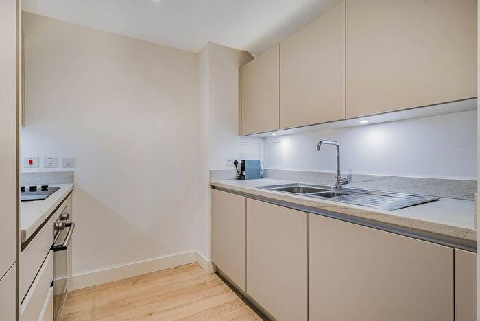 1 Bedroom Flat To Rent In Churchyard Row, Elephant And Castle, London, SE11