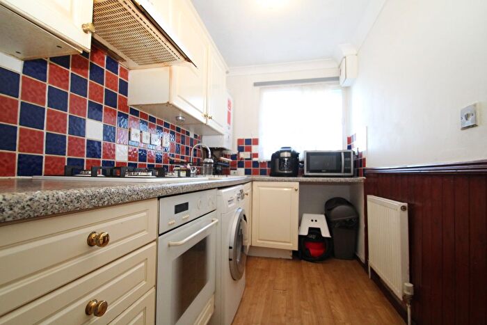 1 Bedroom Flat For Sale In Caroline Place, Harlington, Hayes, UB3