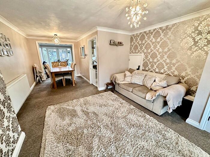 3 Bedroom Semi Detached House For Sale In Marton Grove, Hatfield, Doncaster, DN7