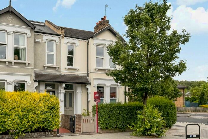3 Bedroom End Of Terrace House To Rent In Ivydale Road, Nunhead, London, SE15