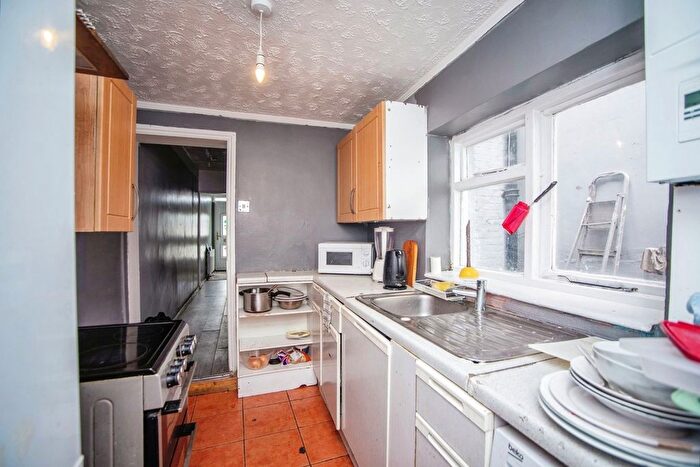 3 Bedroom Terraced House For Sale In Luton Road, Chatham, ME4