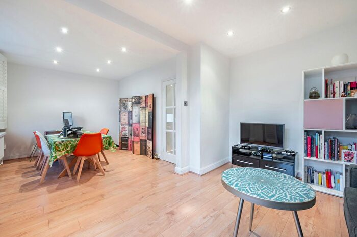 2 Bedroom Flat For Sale In Hamilton Hall, Hamilton Terrace, NW8