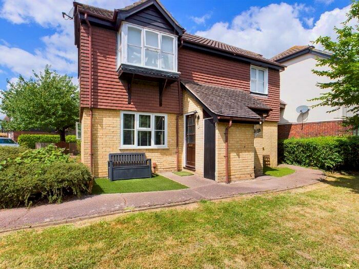 2 Bedroom Maisonette To Rent In Abbots Court, Noak Bridge, Essex, SS15