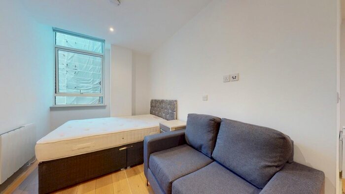 Studio To Rent In Lawrence Road, London, N15