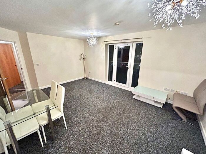 2 Bedroom Flat To Rent In Chamberlain Close, Ilford, IG1