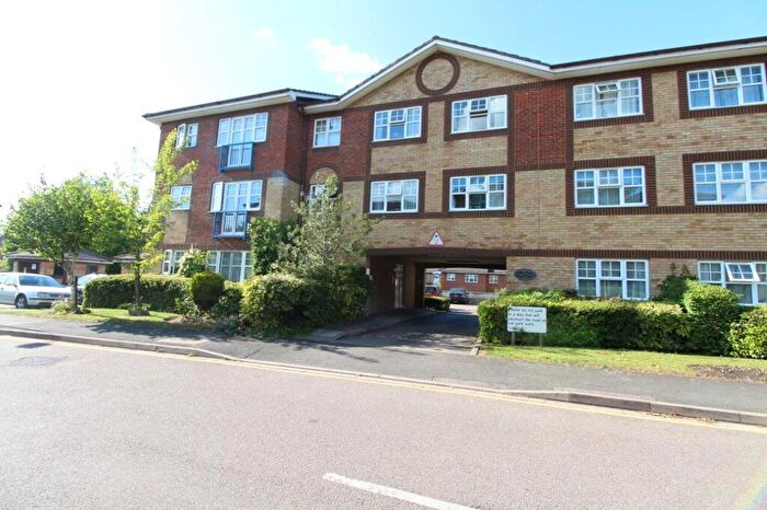 2 Bedroom Flat To Rent In Earls Meade, Luton, Bedfordshire, LU2