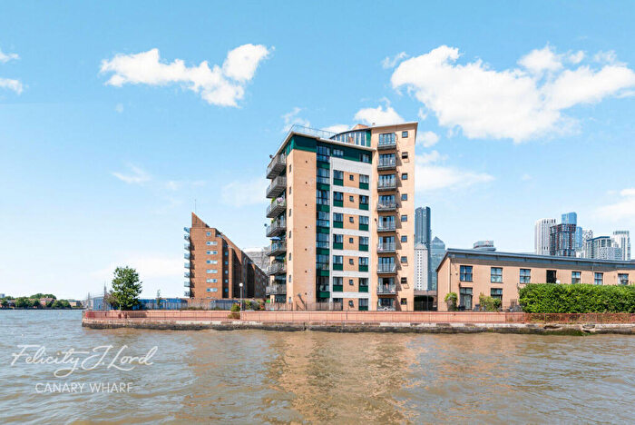 2 Bedroom Apartment For Sale In Riverview Court, Old Bellgate Place, London, E14