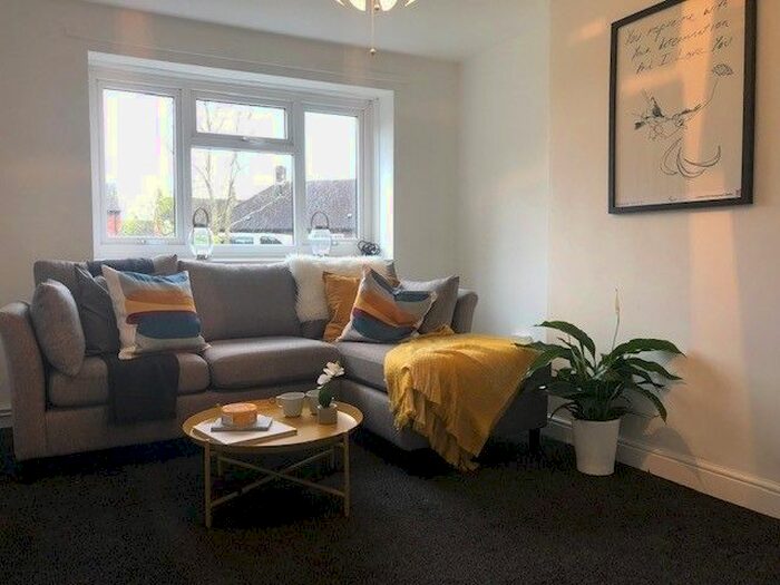 2 Bedroom Flat To Rent In Meadow Road, Newport, TF10