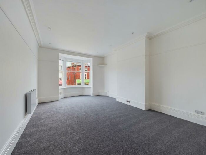 2 Bedroom Apartment To Rent In West Street, Fareham, PO16