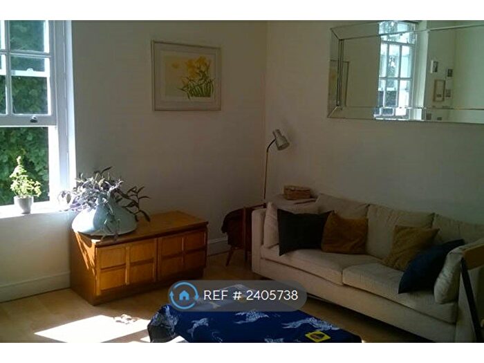 1 Bedroom Flat To Rent In Lyndhurst Way, London, SE15