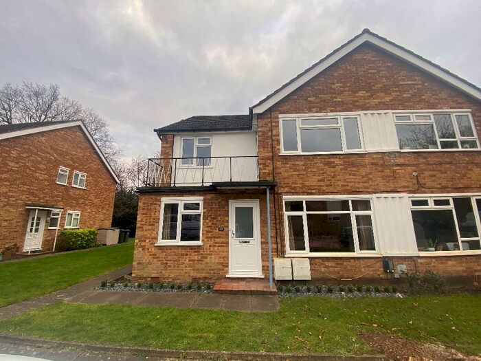 2 Bedroom Maisonette To Rent In Oak Hill, Surbiton, Surrey, KT6