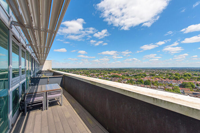 2 Bedroom Flat To Rent In Kingsway, North Finchley, London, N12