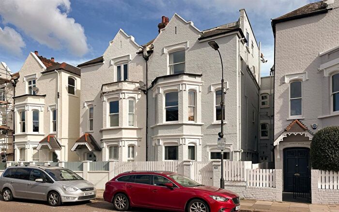 2 Bedroom Flat For Sale In Whittingstall Road, Fulham, London, SW6