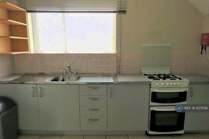 4 Bedroom Semi-Detached House To Rent In Brangwyn Grove, Bristol, BS7