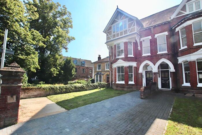 2 Bedroom Apartment To Rent In Bedroom Apartment | The Avenue | Available, SO17