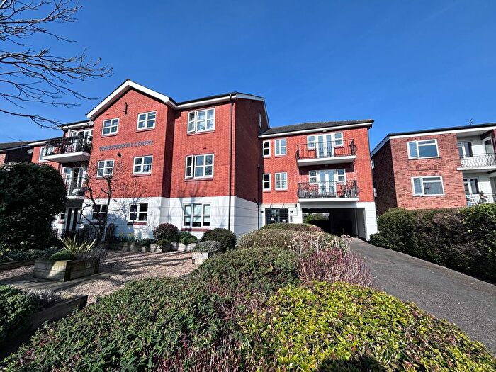 2 Bedroom Flat To Rent In Castle Avenue, London, E4