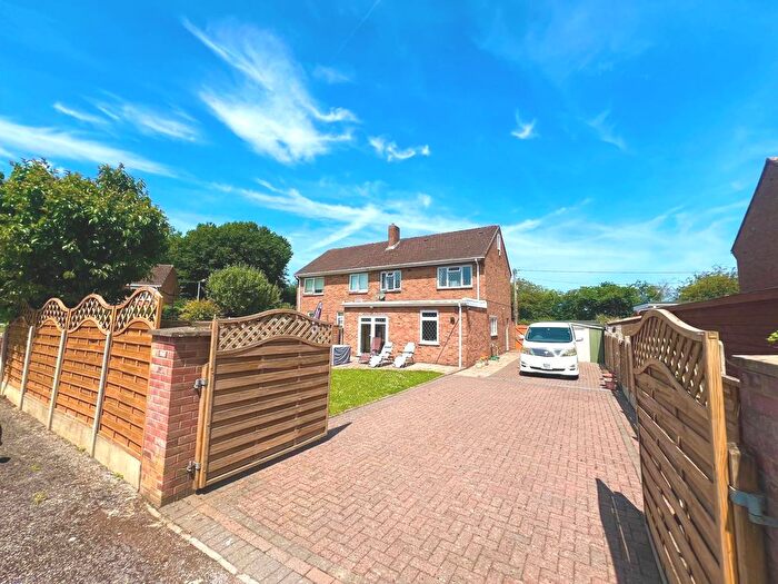3 Bedroom Semi-Detached House For Sale In Berryfield Park, Melksham, SN12