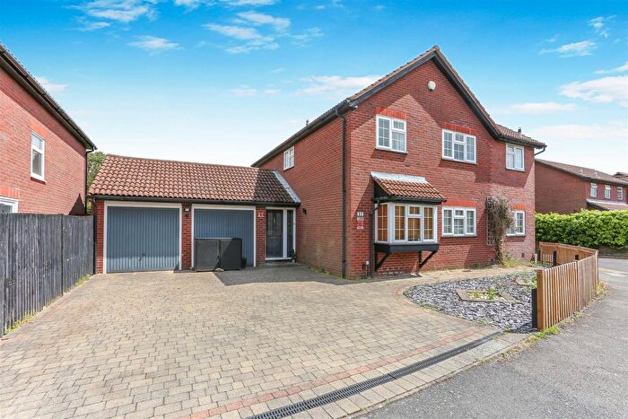 4 Bedroom Detached House To Rent In Balmoral Way, Sutton, SM2