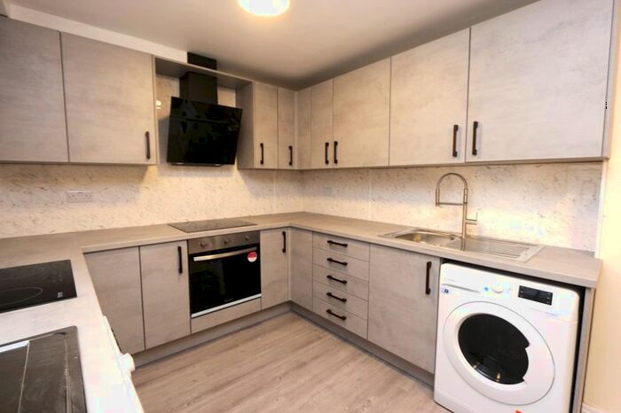 Property To Rent In St. Edmunds Close, Erith, DA18