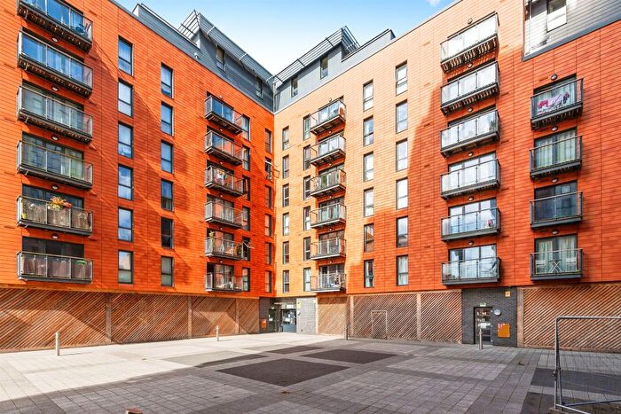 1 Bedroom Flat For Sale In Railway Terrace, Slough, SL2