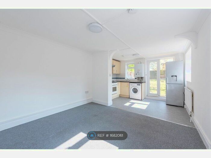 1 Bedroom Flat To Rent In Buckleigh Road, London, SW16