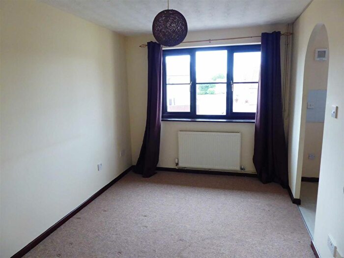 1 Bedroom Flat To Rent In The Brambles, Berkeley, GL13