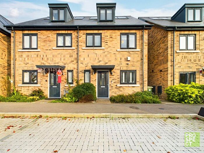 3 Bedroom Semi-Detached House To Rent In Hurley Drive, Bracknell, Berkshire, RG12