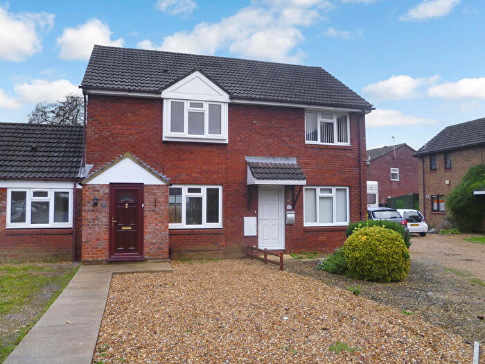 3 Bedroom Semi-Detached House To Rent In Shoreland Close, Westbury, BA13