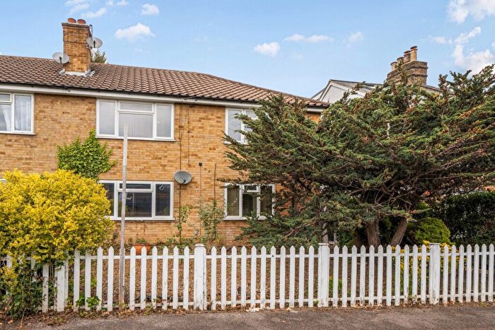 2 Bedroom Maisonette For Sale In Thayers Farm Road, Beckenham, Kent, BR3