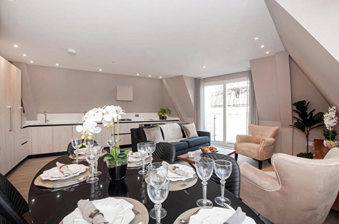 3 Bedroom Apartment To Rent In Woodlands, Golders Green, London, NW11