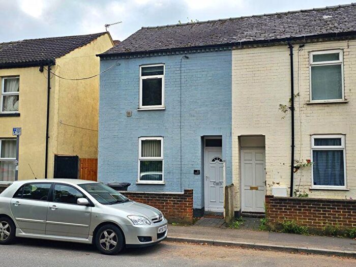 4 Bedroom Semi-Detached House To Rent In Great Western Road, Gloucester, GL1