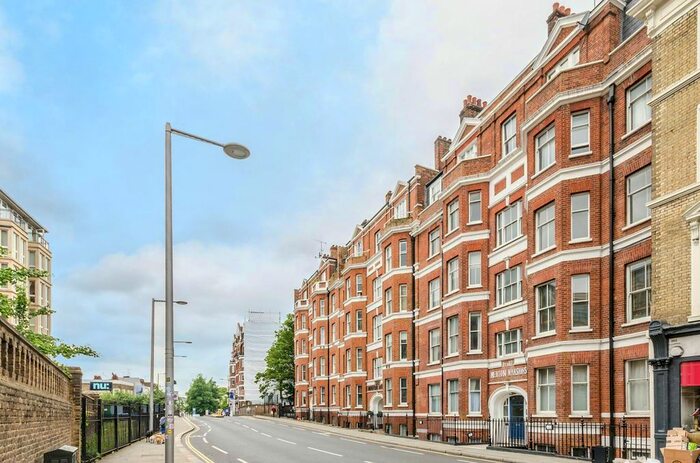 3 Bedroom Flat To Rent In Fulham Road, Chelsea, London, SW10
