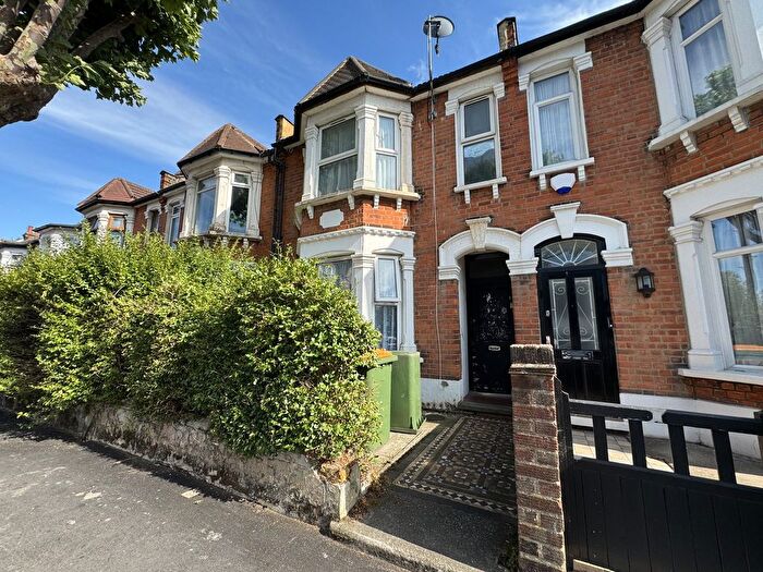 1 Bedroom Flat For Sale In Rectory Road, Manor Park, London, E12