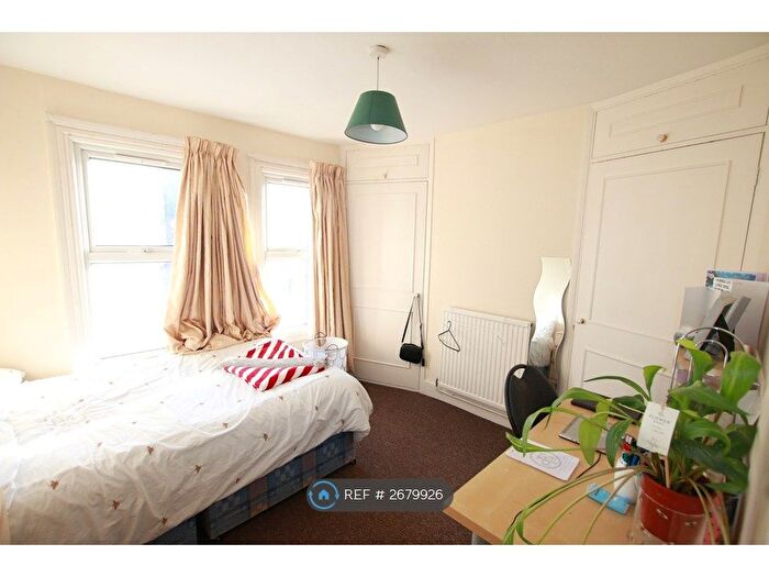 3 Bedroom Terraced House To Rent In Auckland Road, Reading, RG6