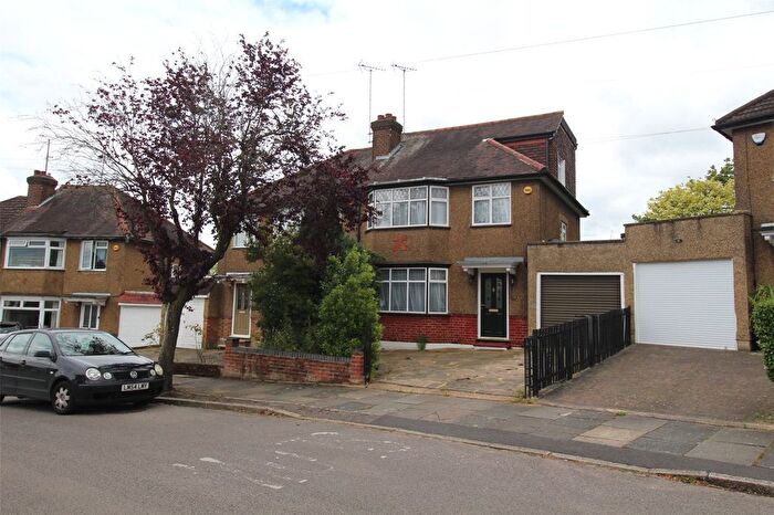4 Bedroom Semi-Detached House To Rent In Albemarle Road, East Barnet, Barnet, Hertfordshire, EN4