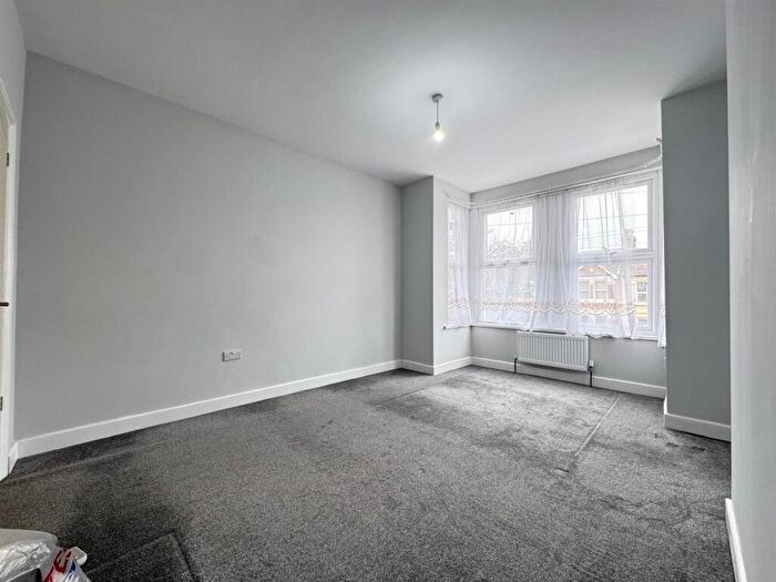 2 Bedroom Flat For Sale In Aberdour Road, Goodmayes, Ilford, IG3