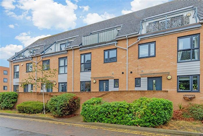 4 Bedroom Town House For Sale In Creek Mill Way, Dartford, Kent, DA1