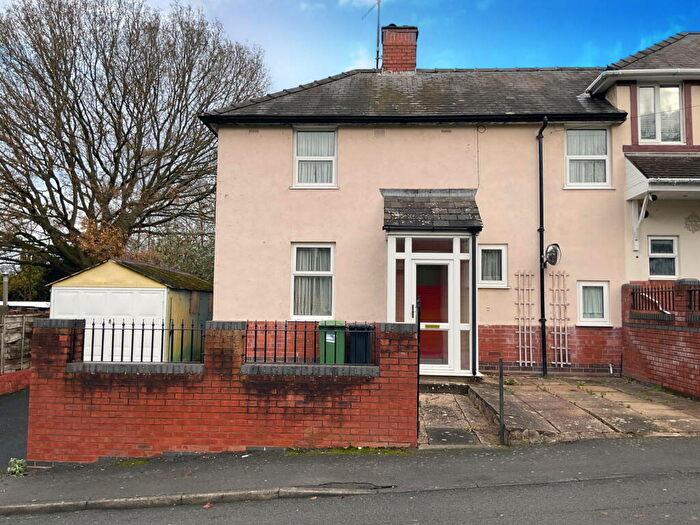 3 Bedroom Semi Detached House For Sale In Sensall Road, Wollescote, Stourbridge, DY9