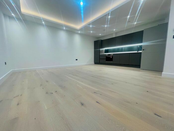 2 Bedroom Flat To Rent In Stonehills, Welwyn Garden City, AL8