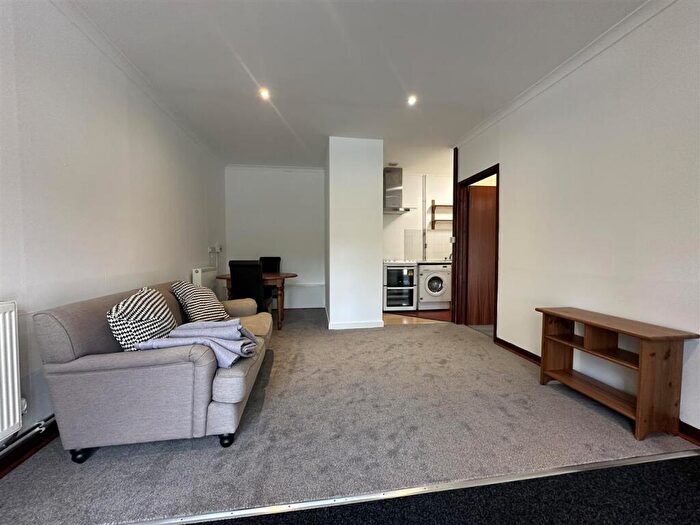 1 Bedroom Property To Rent In Right Side Pine Way, Southampton, SO16