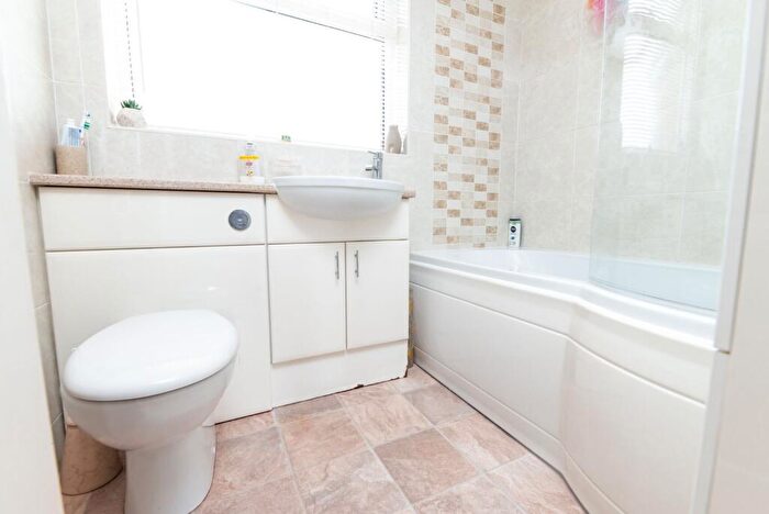 4 Bedroom Detached House For Sale In Lowlands Road, Belper, Derbyshire, DE56