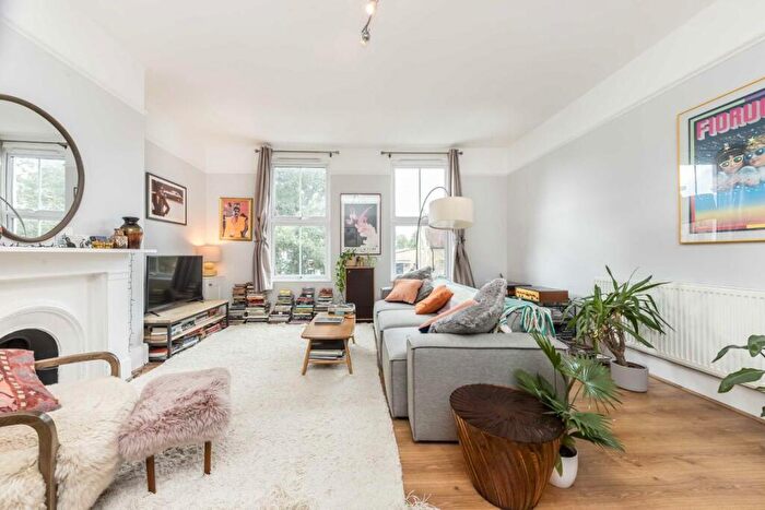 2 Bedroom Flat To Rent In Queens Road, Weybridge, KT13