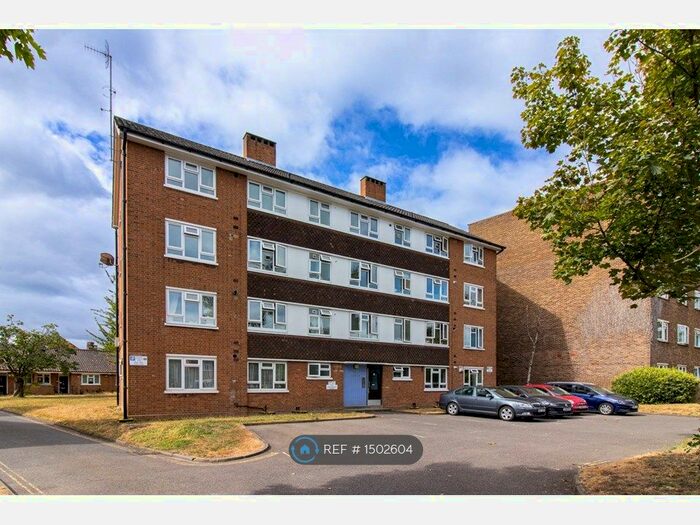 3 Bedroom Flat To Rent In Upper Richmond Road, London, SW15