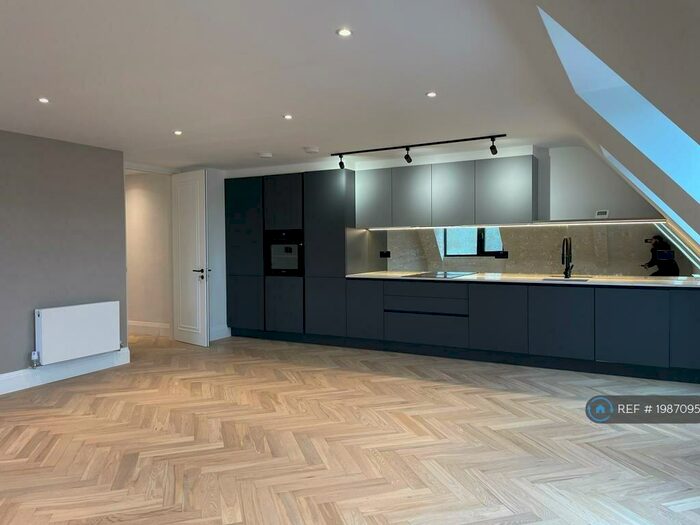 2 Bedroom Flat To Rent In Poet Mansion, London, NW7