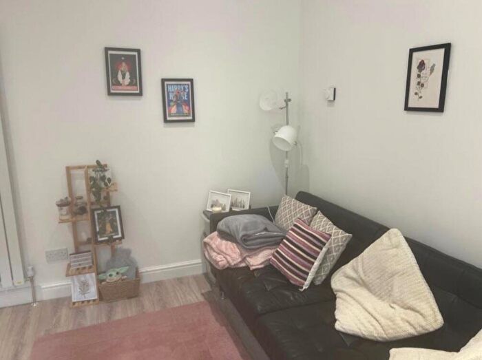 1 Bedroom Flat To Rent In Ridge Terrace, Leeds, West Yorkshire, LS6