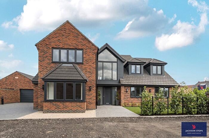 5 Bedroom Detached House For Sale In Shefford Road, Clophill, Bedfordshire, MK45