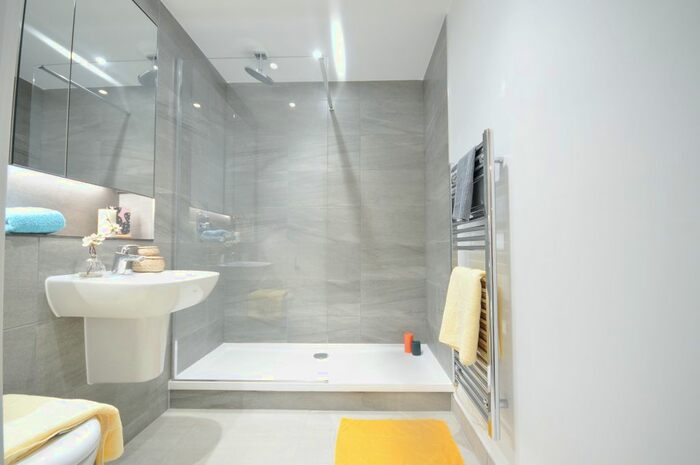 3 Bedroom Flat To Rent In Lockgate Square, Salford, M5