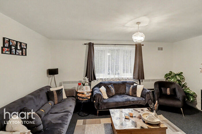 2 Bedroom Flat For Sale In Thant Close, London, E10